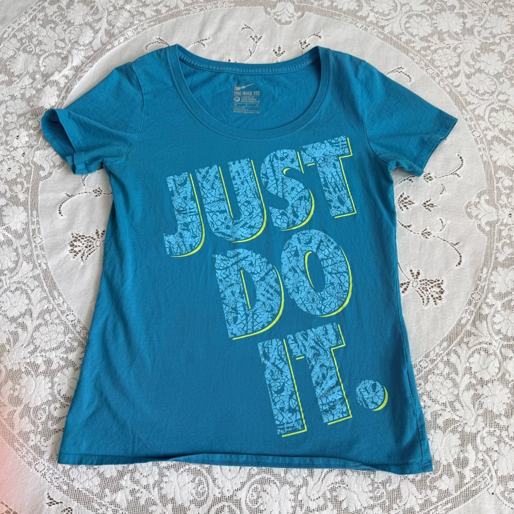 Nike Cotton Turquoise‎ “Just Do It.”Athletic Tee size Medium Y2K